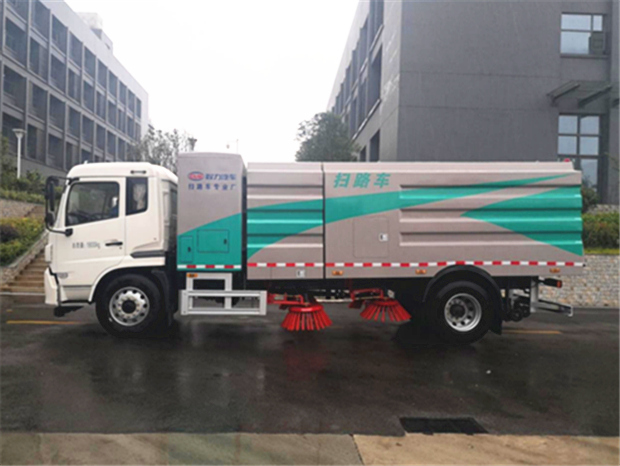 纯电动东风天锦扫路车